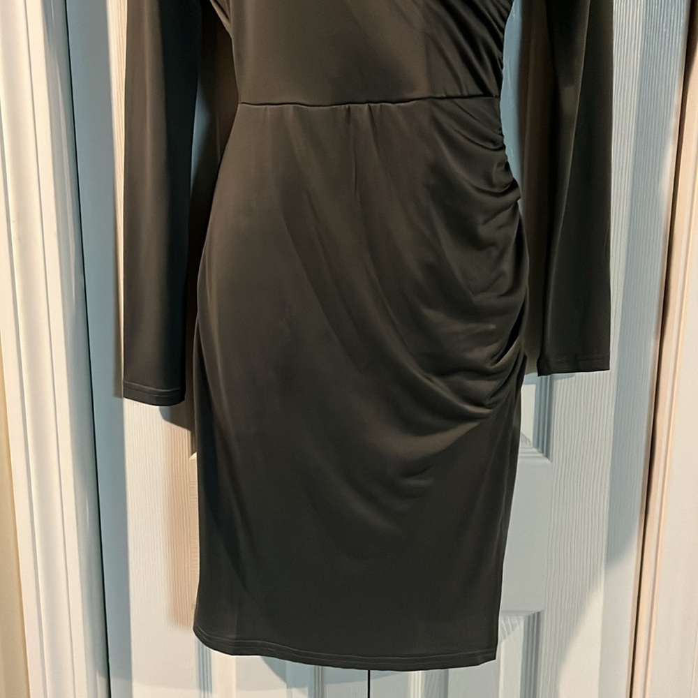Next question brand dress v neck size Small gray - Picture 7 of 8